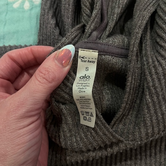 Alo Yoga Women's Ribbed muse set - raisinette - Picture 4 of 4